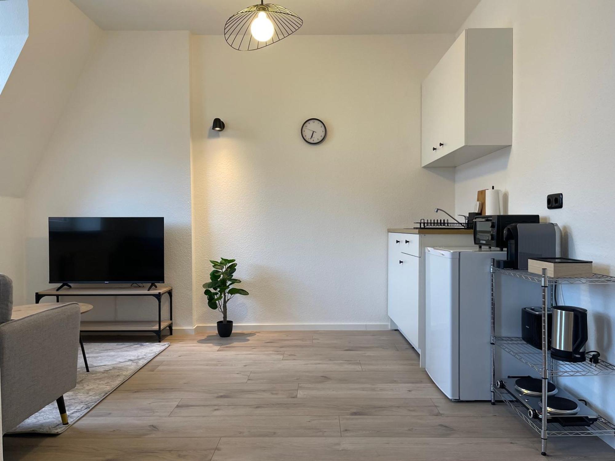 Raha Apartments - Modernes Studio-Apartment - Hbf - Gratis Parkplatz Erfurt Luaran gambar