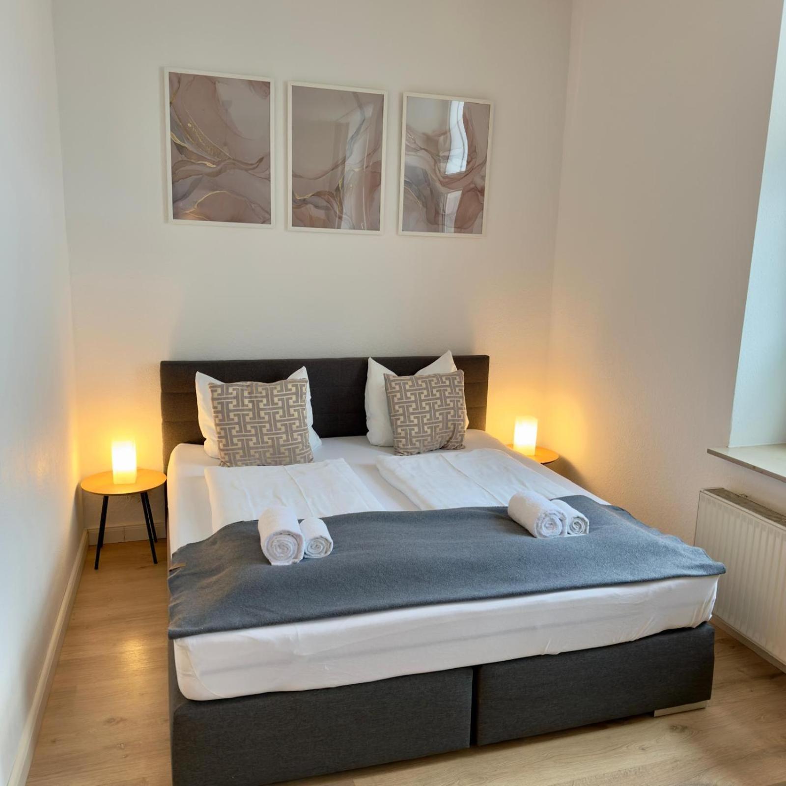 Raha Apartments - Modernes Studio-Apartment - Hbf - Gratis Parkplatz Erfurt Luaran gambar